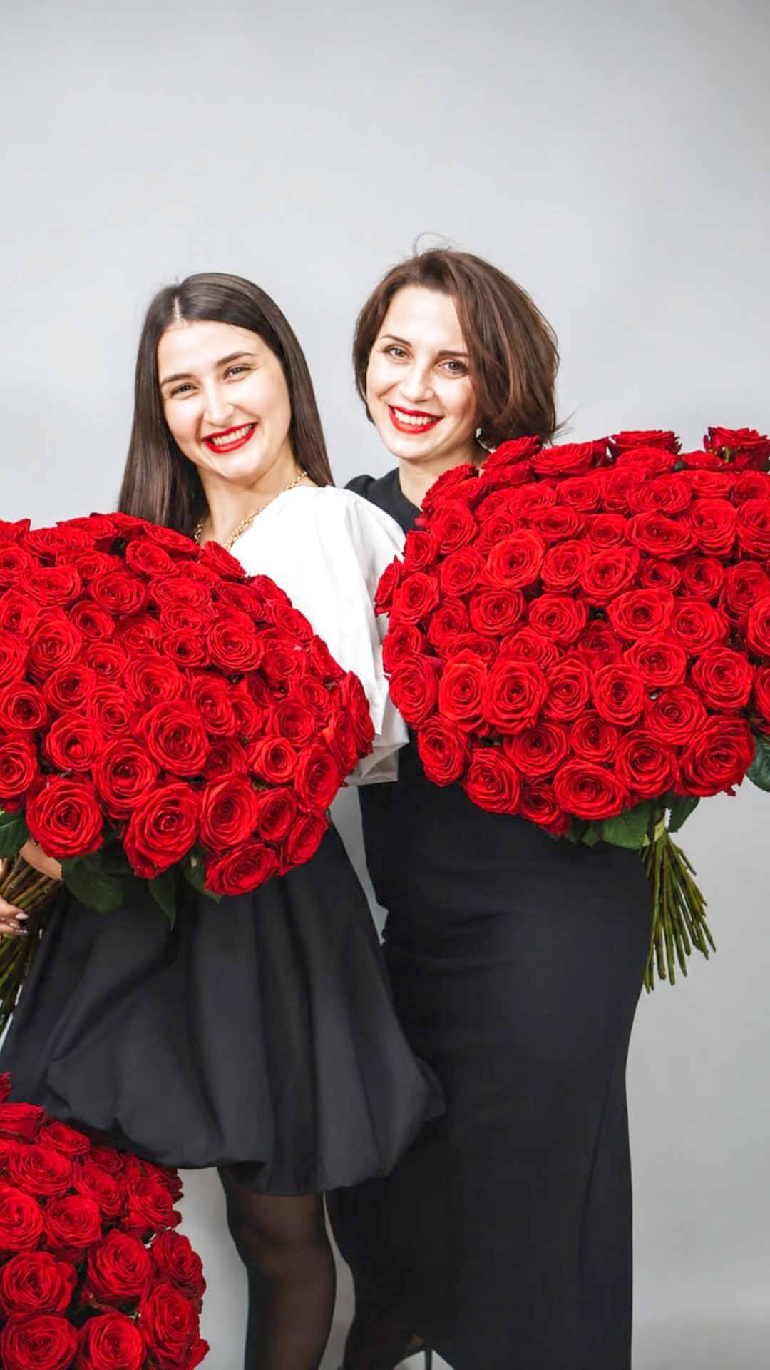 Владелицы Цветы в кубе с букетами, собранными с любовью